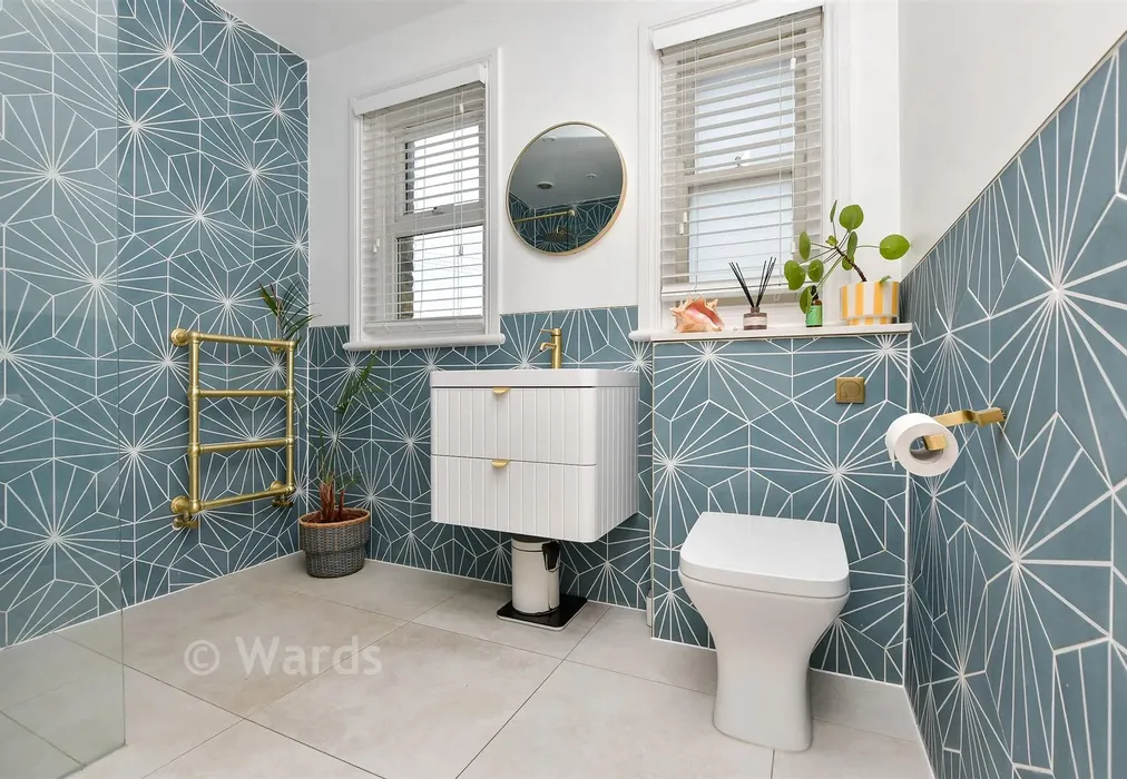 Shower Room - Pierremont Avenue, Broadstairs, Kent - Wards of Kent