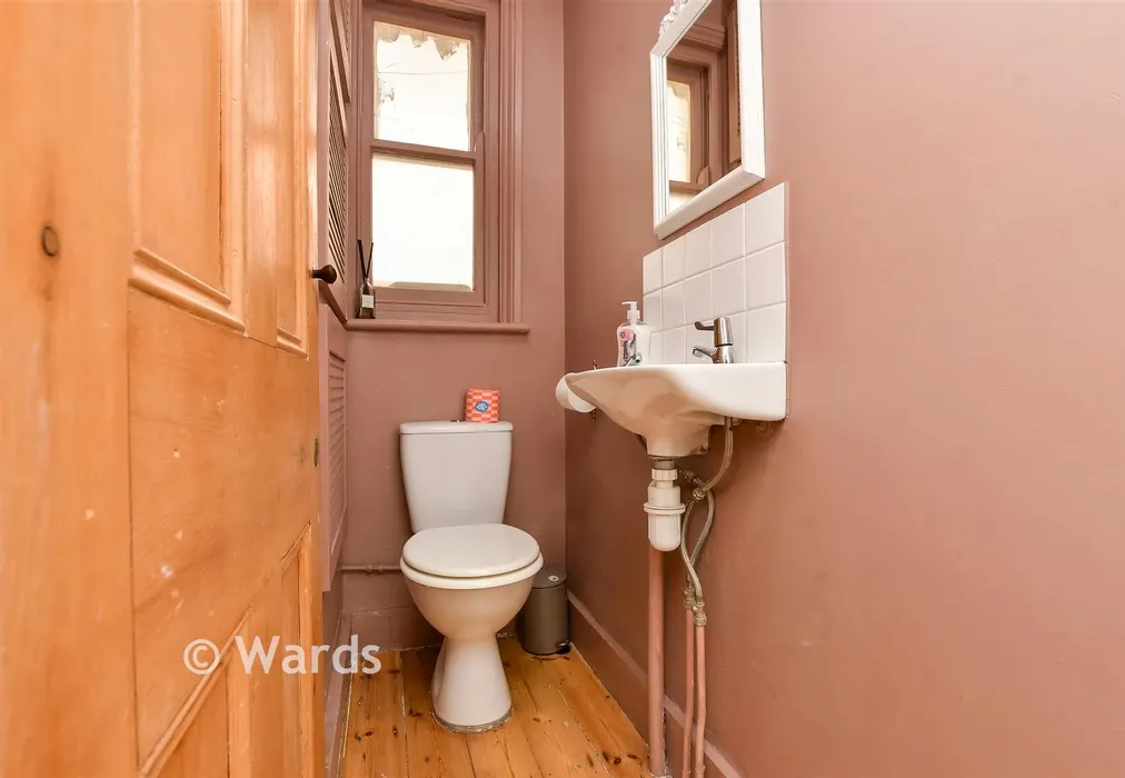 Separate Toilet - Pierremont Avenue, Broadstairs, Kent - Wards of Kent
