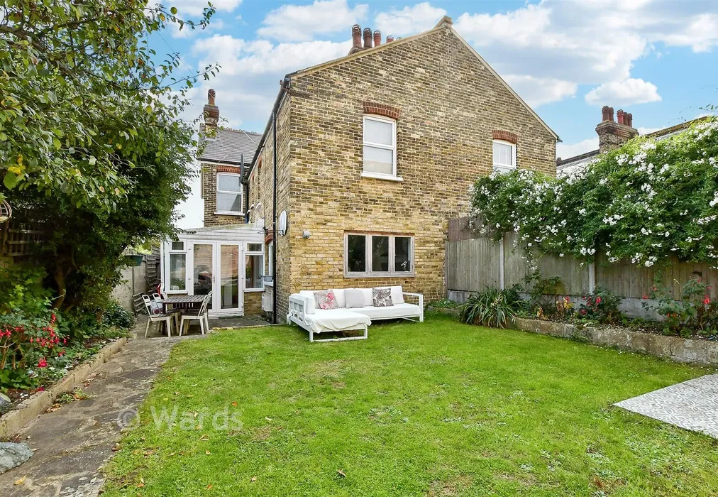 Rear Garden - Pierremont Avenue, Broadstairs, Kent - Wards of Kent