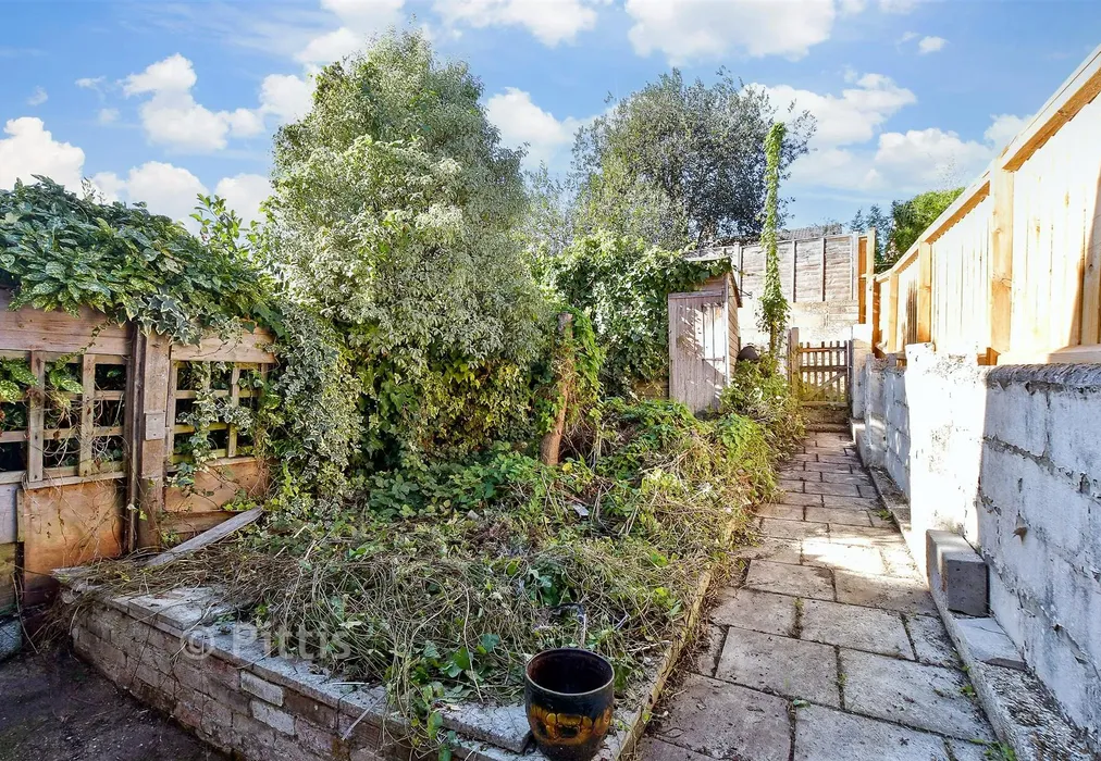 Rear Garden - Pelham Road, Cowes, Isle of Wight - Wards of Kent