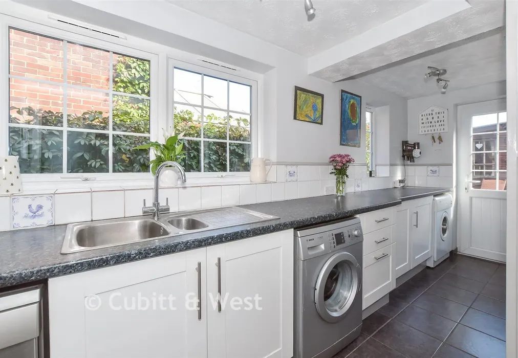 Kitchen - Malthouse Road, Southgate, Crawley, West Sussex - Wards of Kent