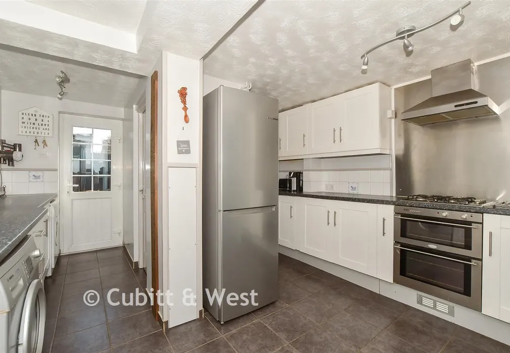 Kitchen - Malthouse Road, Southgate, Crawley, West Sussex - Wards of Kent