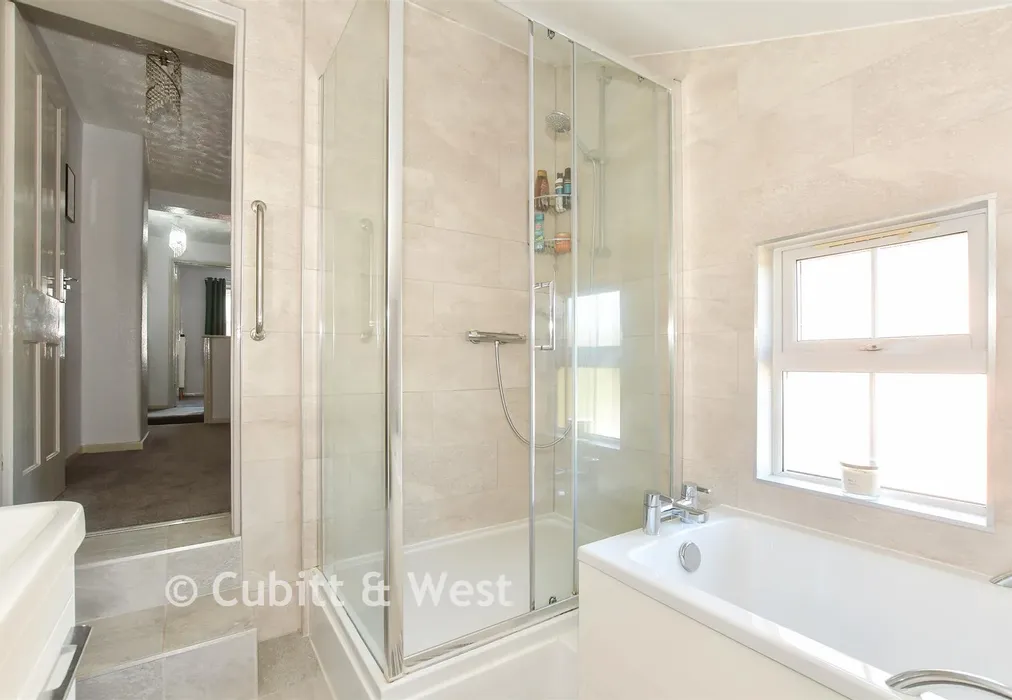 Bathroom - Malthouse Road, Southgate, Crawley, West Sussex - Wards of Kent