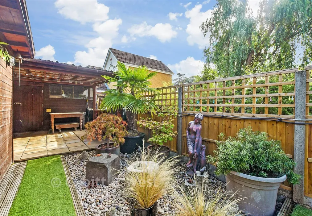 Rear Garden - Malthouse Road, Southgate, Crawley, West Sussex - Wards of Kent