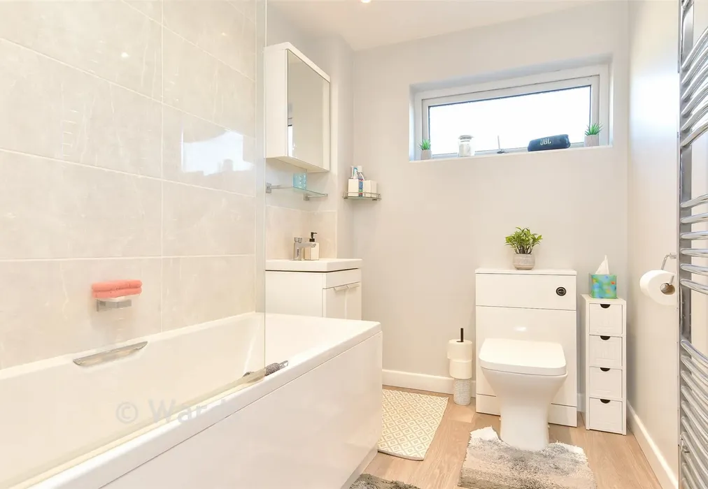Bathroom - Claston Close, Dartford, Kent - Wards of Kent