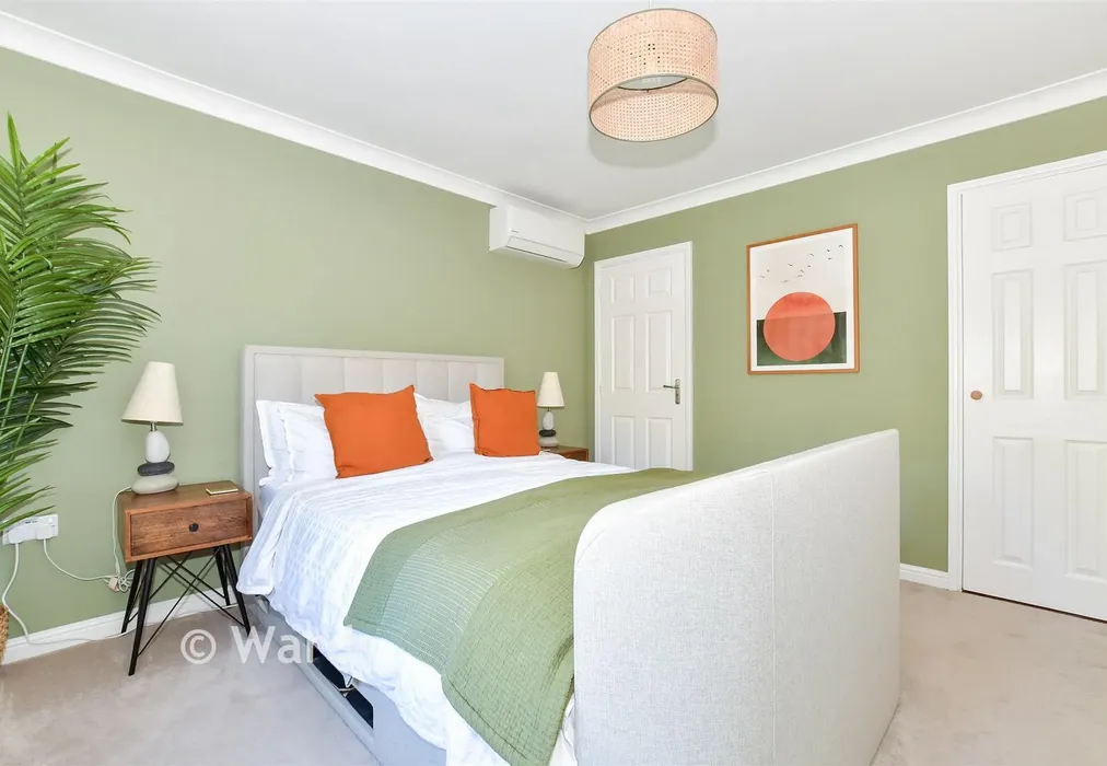 Bedroom 1 - Chartwell Drive, Maidstone, Kent - Wards of Kent