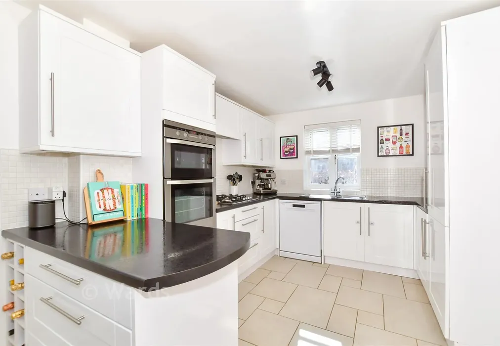 Kitchen/Diner - Chartwell Drive, Maidstone, Kent - Wards of Kent