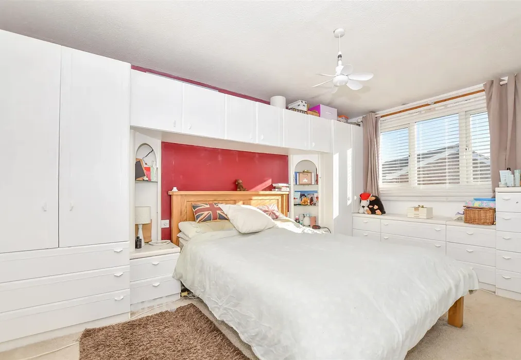 Bedroom 1 - Fuggles Close, Paddock Wood, Tonbridge, Kent - Wards of Kent