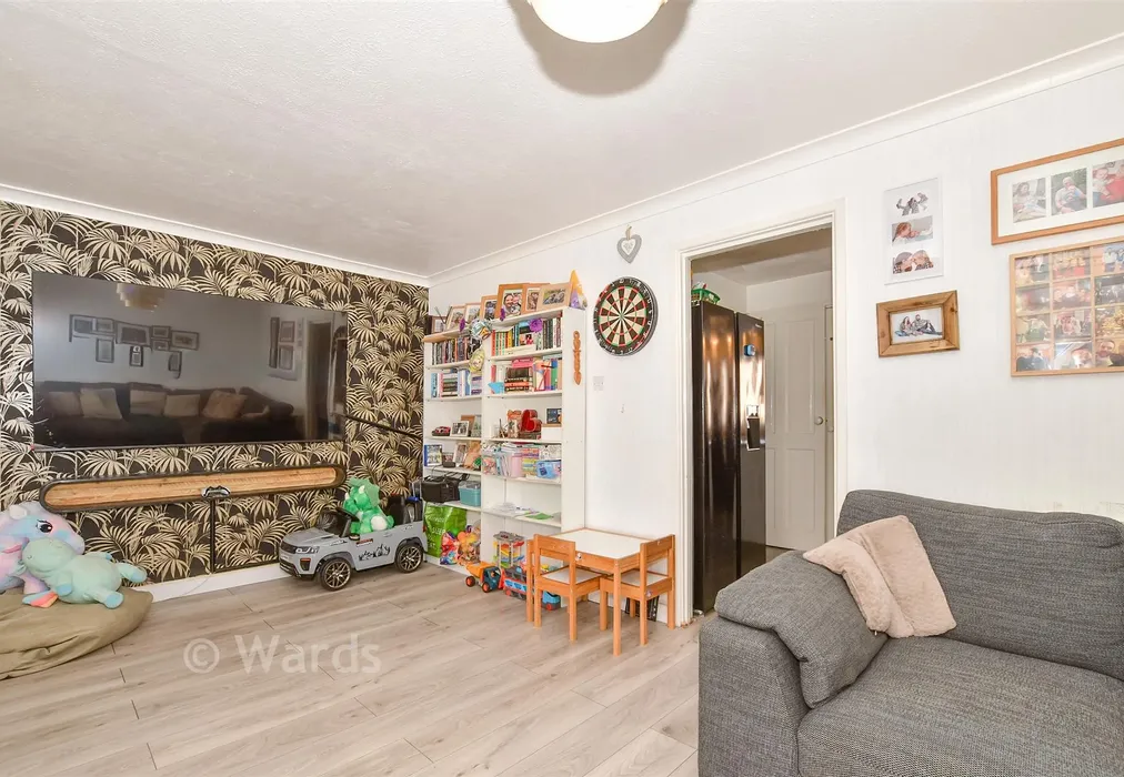 Lounge - Fuggles Close, Paddock Wood, Tonbridge, Kent - Wards of Kent