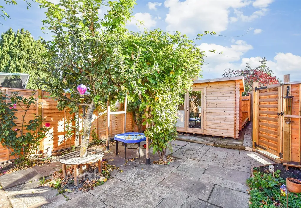 Rear Garden - Fuggles Close, Paddock Wood, Tonbridge, Kent - Wards of Kent