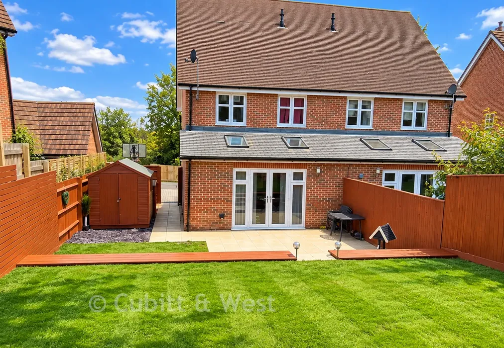 Extra Garden 2 - Consort Drive, Leatherhead, Surrey - Wards of Kent
