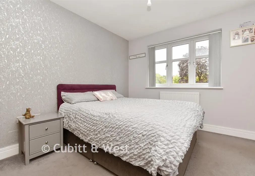 Bedroom 1 - Consort Drive, Leatherhead, Surrey - Wards of Kent