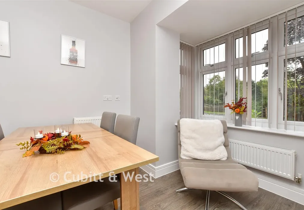 Kitchen - Consort Drive, Leatherhead, Surrey - Wards of Kent