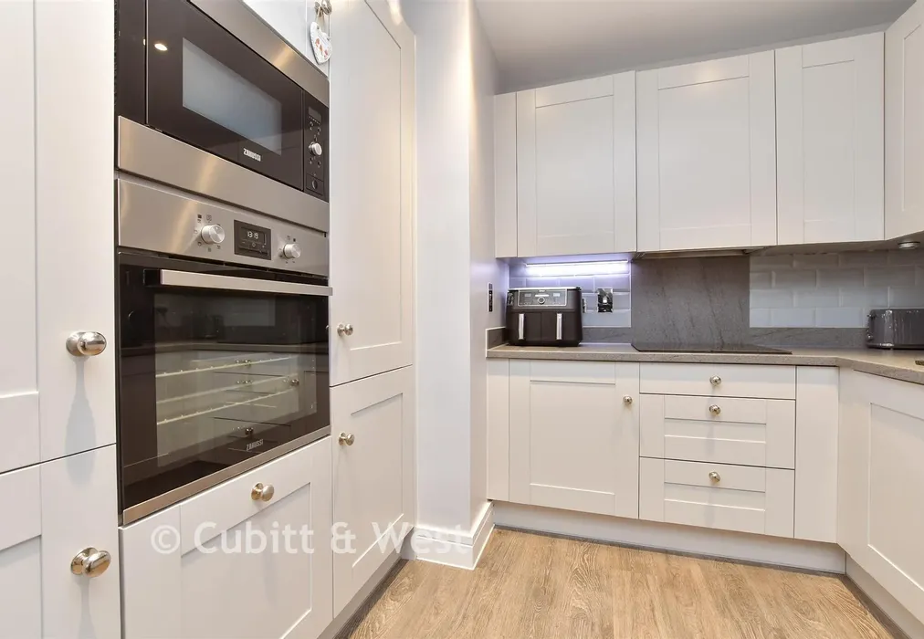 Kitchen - Consort Drive, Leatherhead, Surrey - Wards of Kent