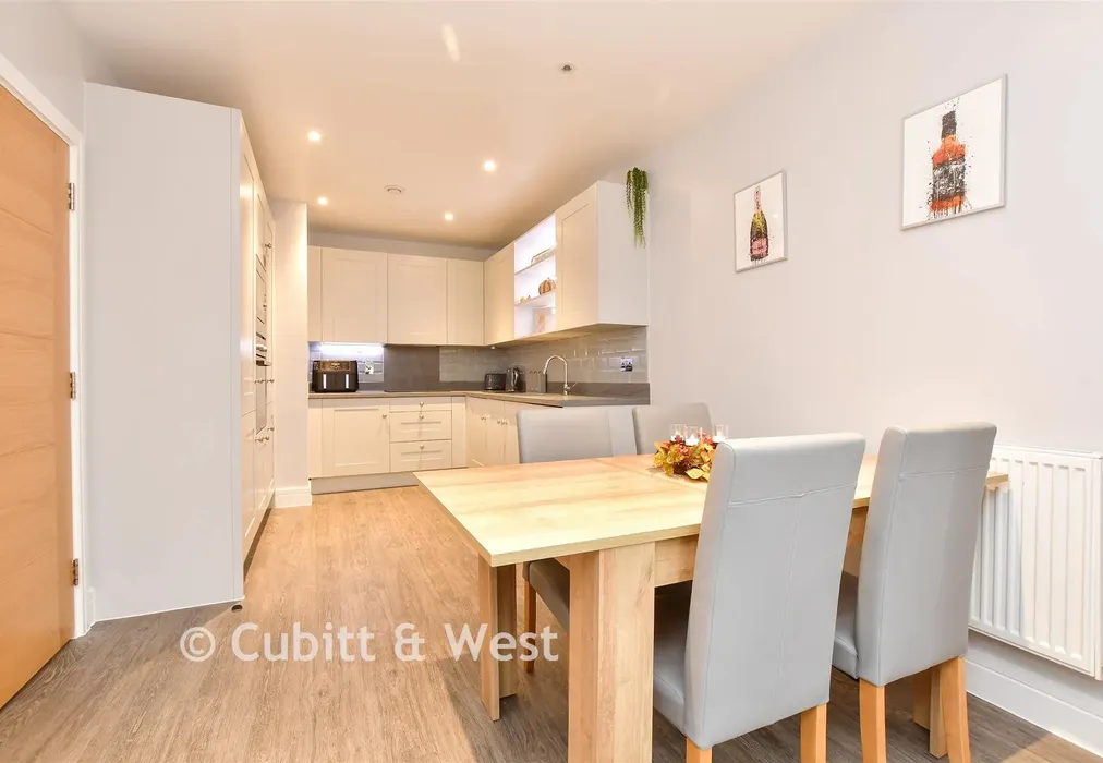 Kitchen - Consort Drive, Leatherhead, Surrey - Wards of Kent
