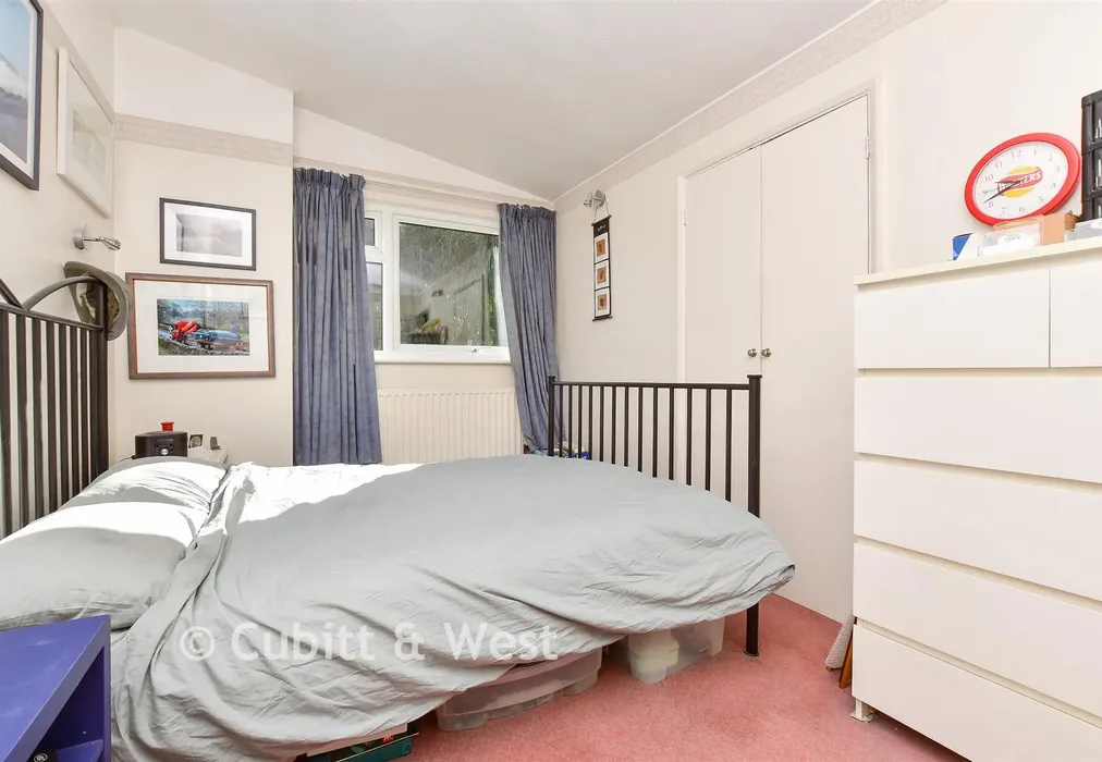 Bedroom 1 - Ham View, Croydon, Surrey - Wards of Kent