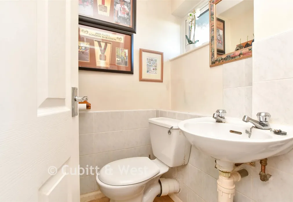 Cloakroom - Ham View, Croydon, Surrey - Wards of Kent