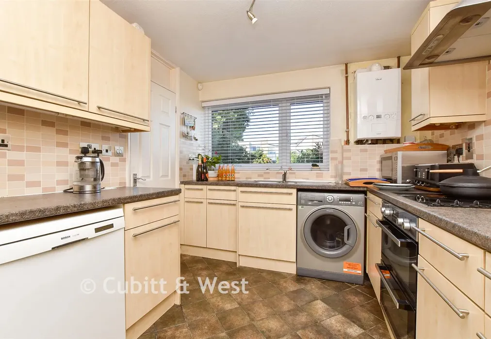 Kitchen - Ham View, Croydon, Surrey - Wards of Kent