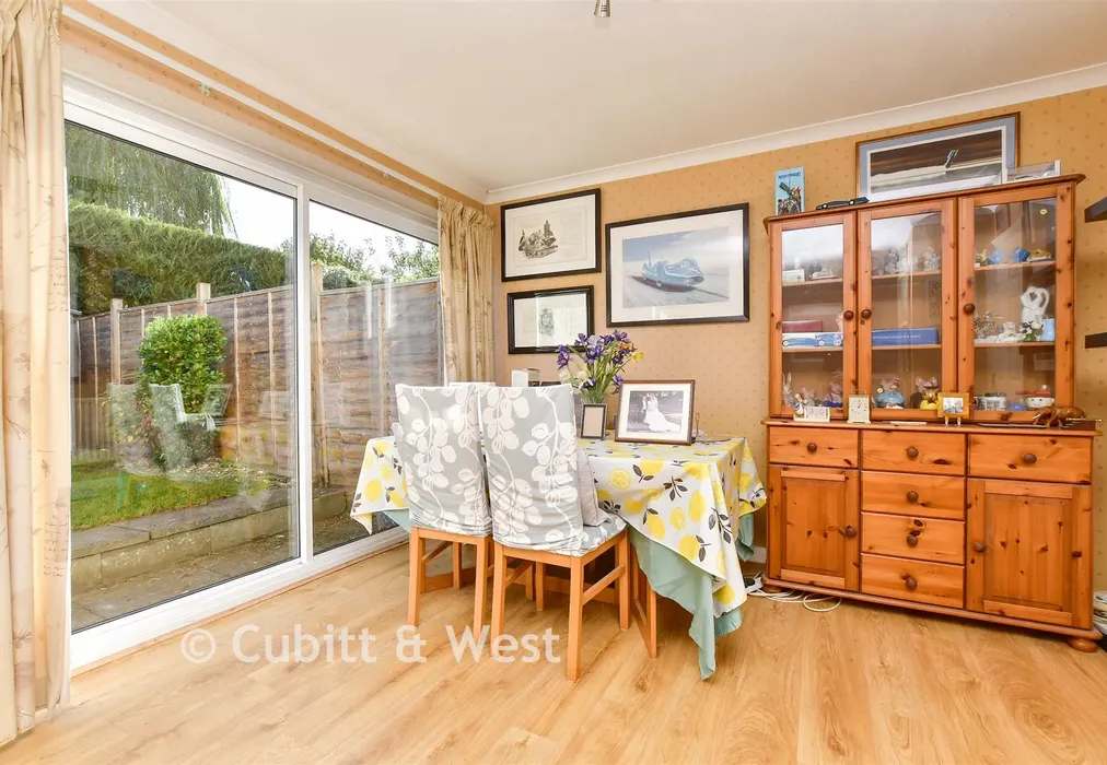 Lounge/Dining Room - Ham View, Croydon, Surrey - Wards of Kent