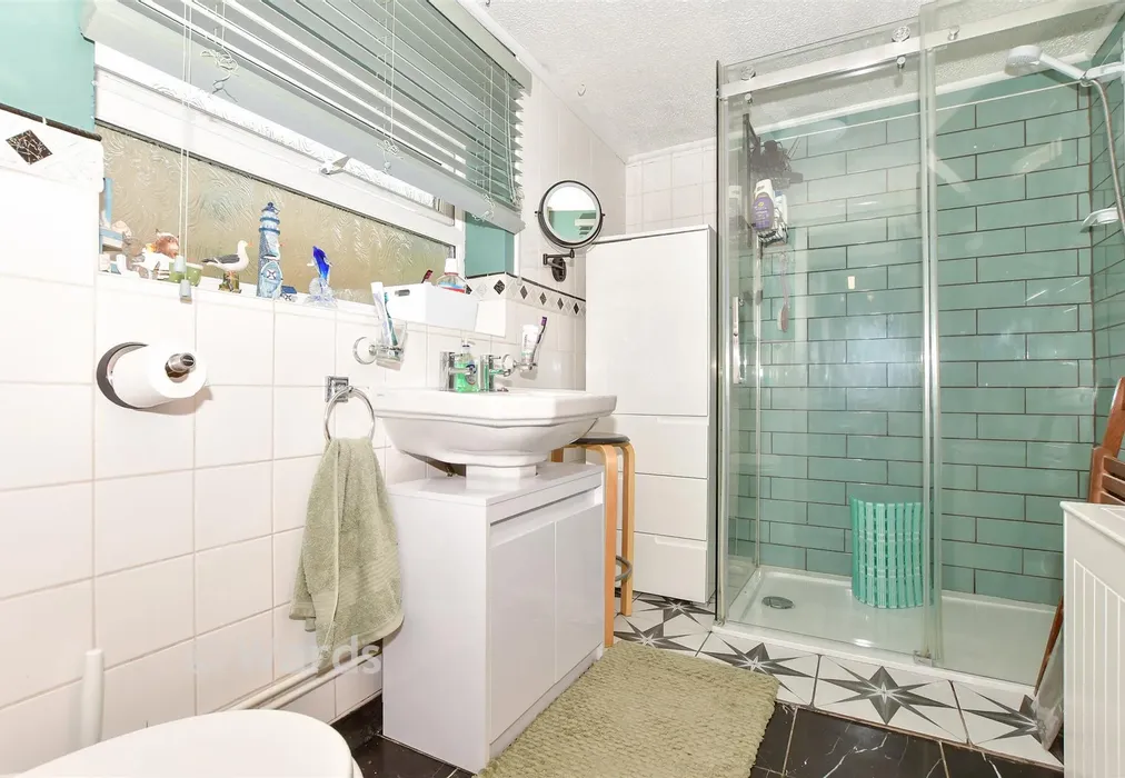 Shower Room - Coombe Valley Road, Dover, Kent - Wards of Kent