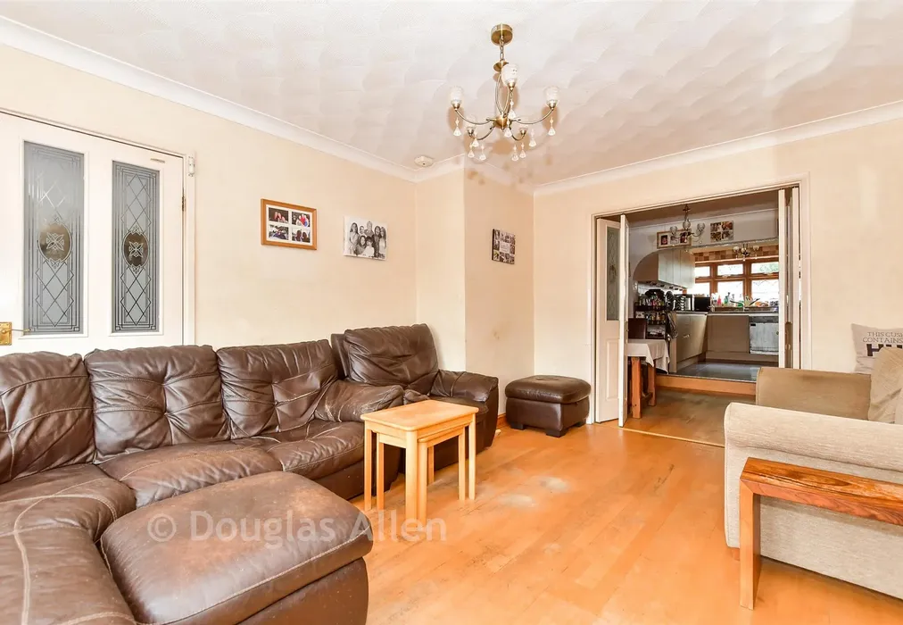 Lounge - Rochford Close, Hornchurch, Essex - Wards of Kent