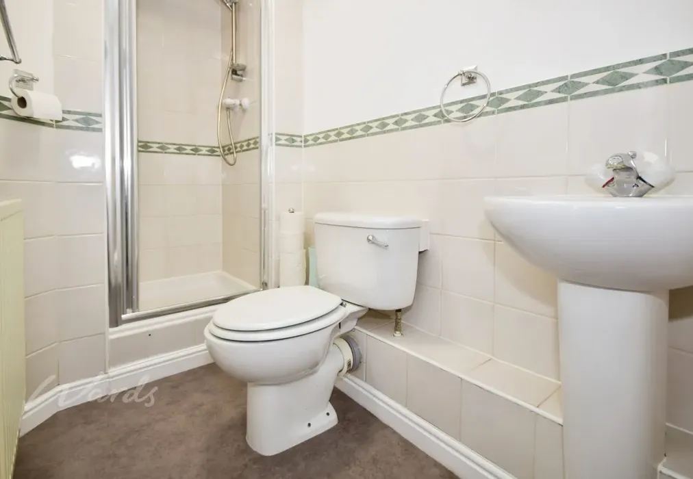 applecross ensuite - Applecross Close Rochester ME1 - Wards of Kent