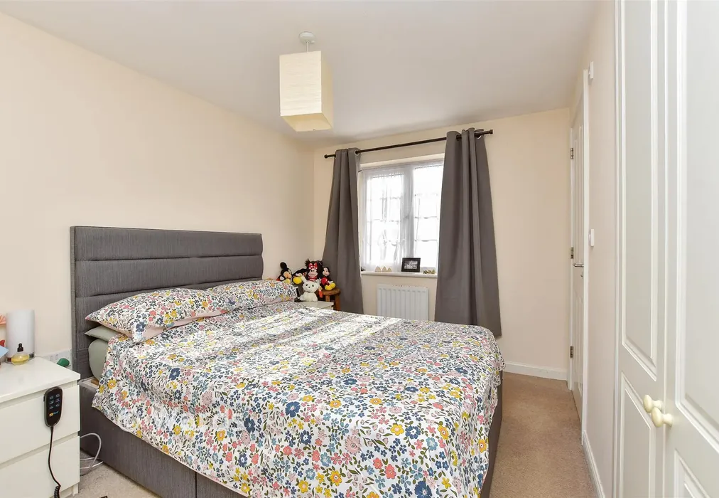 Bedroom 1 - Fennel Close, Minster On Sea, Sheerness, Kent - Wards of Kent