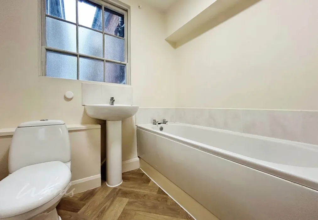 bathroom - High Street Tonbridge TN9 - Wards of Kent