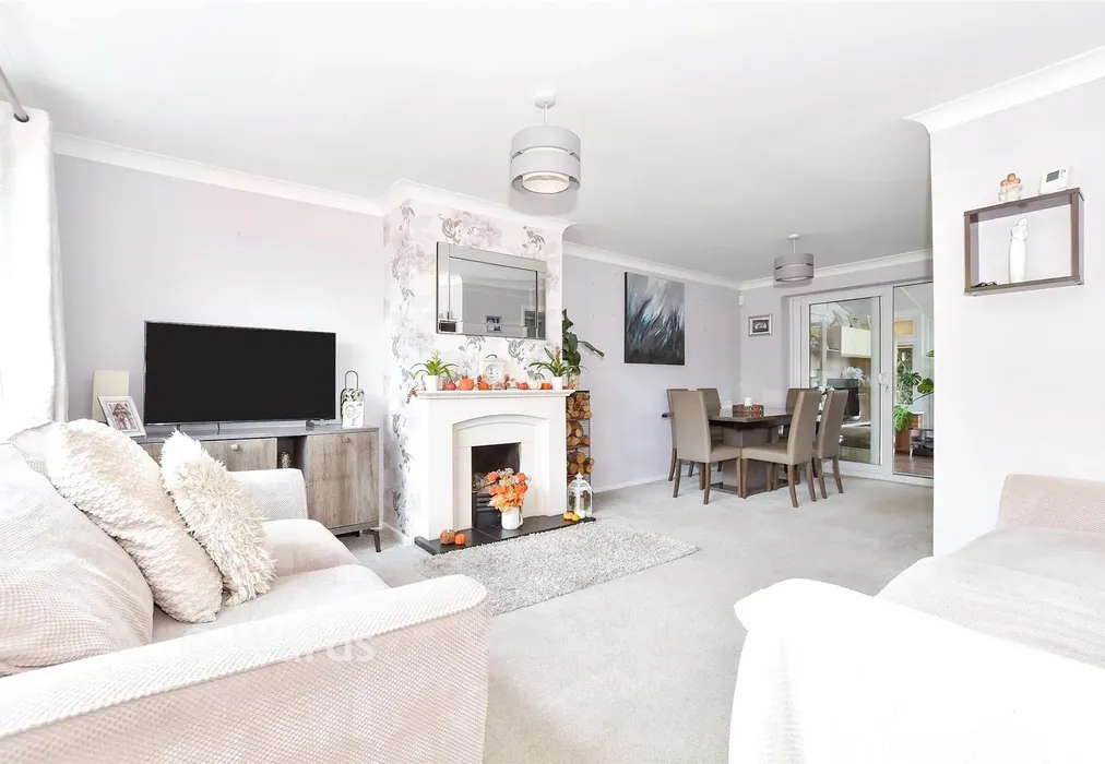 Lounge/Diner - Freeman Way, Maidstone, Kent - Wards of Kent