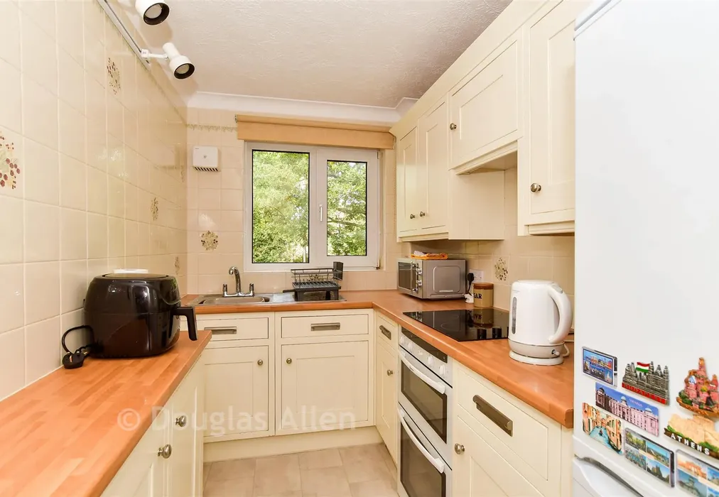 Kitchen - Grange Avenue, Woodford Green, Essex - Wards of Kent