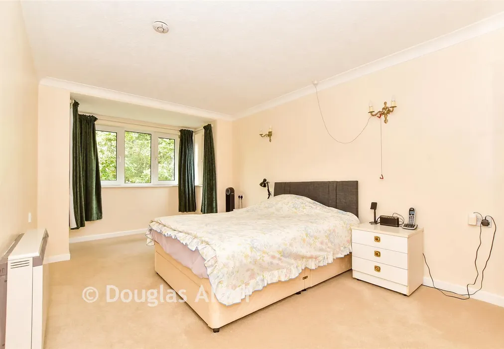 Bedroom 1 - Grange Avenue, Woodford Green, Essex - Wards of Kent