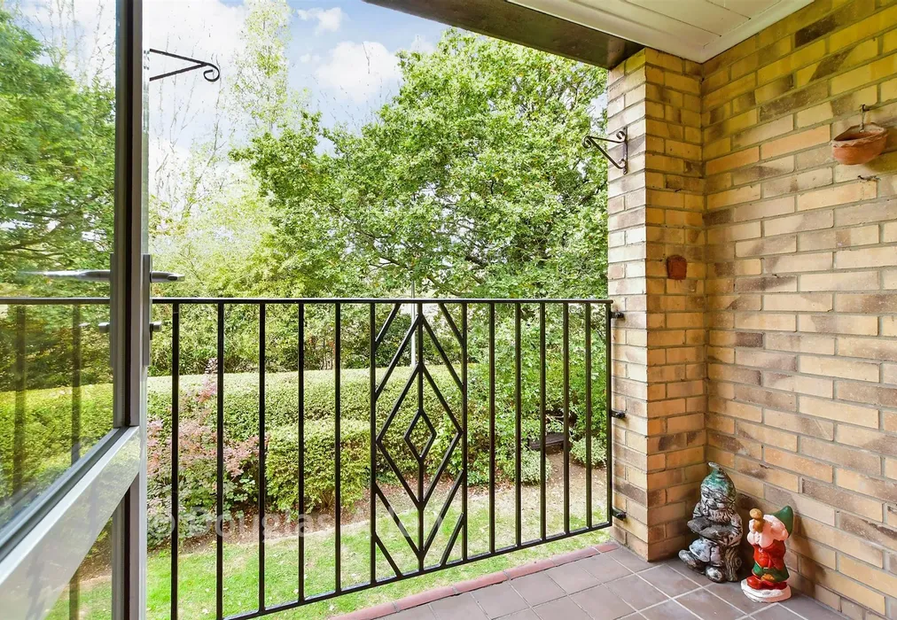 Balcony / Terrace - Grange Avenue, Woodford Green, Essex - Wards of Kent