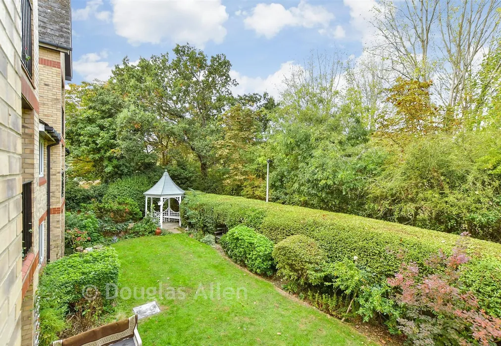 Communal Gardens - Grange Avenue, Woodford Green, Essex - Wards of Kent