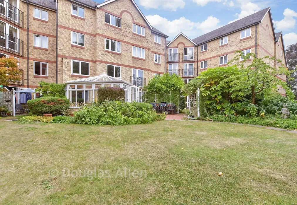 Communal Gardens - Grange Avenue, Woodford Green, Essex - Wards of Kent