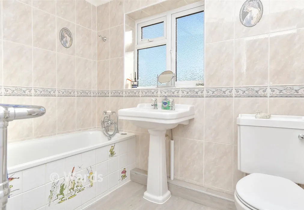 Bathroom - Hilltop Road, Rochester, Kent - Wards of Kent