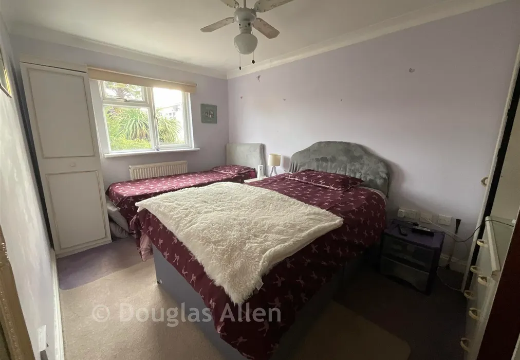 Bedroom 1 - Pooles Lane, Hullbridge, Essex - Wards of Kent