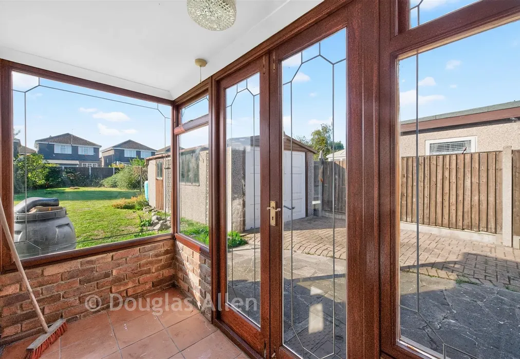 Lean To - Deirdre Avenue, Wickford, Essex - Wards of Kent