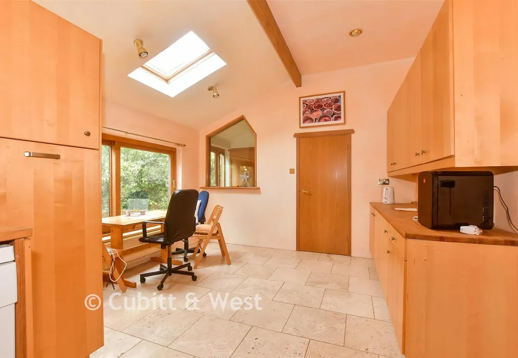 Kitchen/Dining Room - Cat Street, Upper Hartfield, East Sussex - Wards of Kent