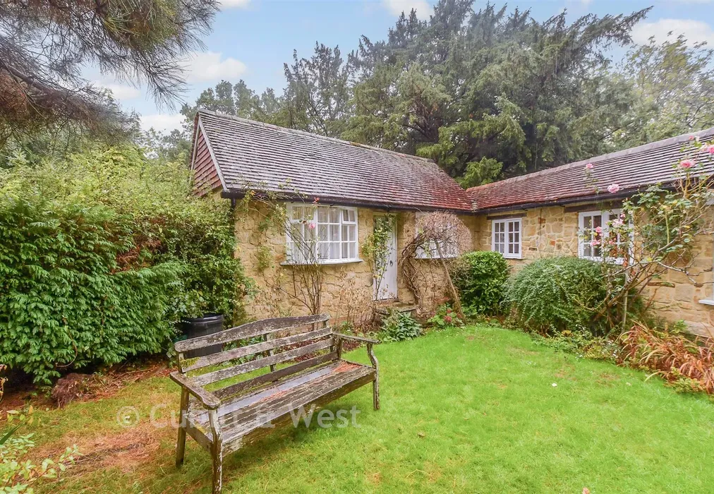 Front Garden - Cat Street, Upper Hartfield, East Sussex - Wards of Kent