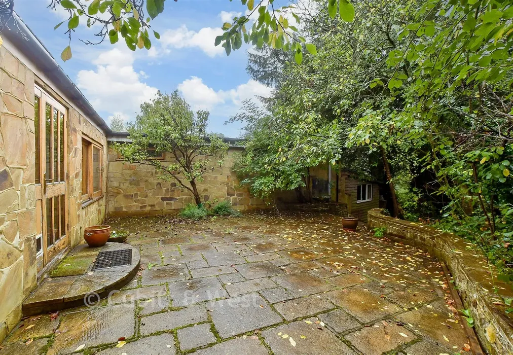 Rear Garden - Cat Street, Upper Hartfield, East Sussex - Wards of Kent