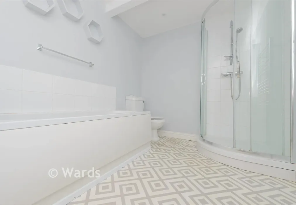 Bathroom - Sole Street, Cobham, Kent - Wards of Kent