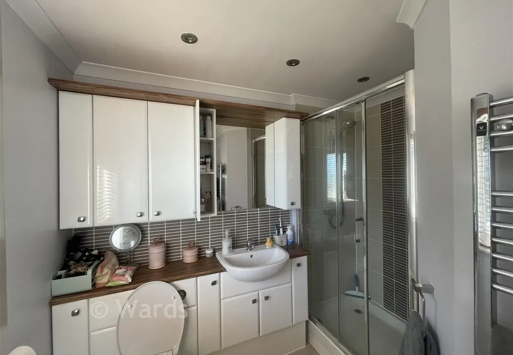 En-Suite Bathroom - Patterson Close, Deal, Kent - Wards of Kent