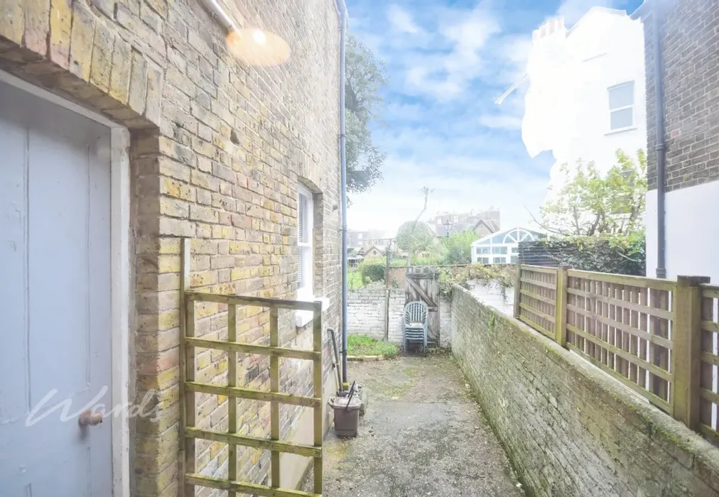 Alex 36 garden use - Alexandra Road Broadstairs CT10 - Wards of Kent