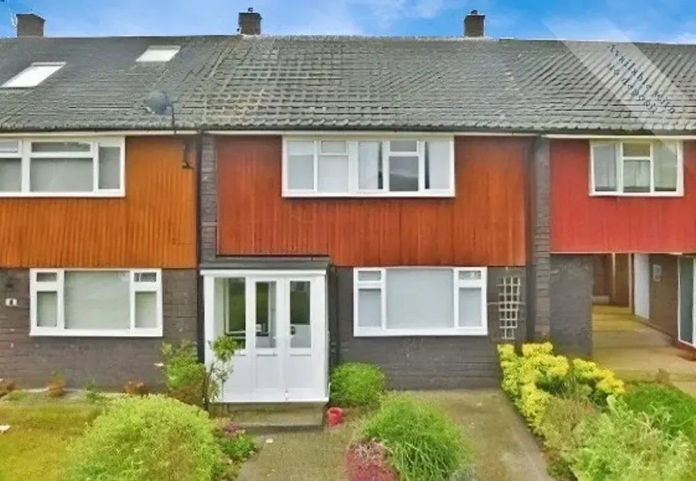 928376f9-ext - Lee Walk, Basildon, SS16 - Wards of Kent