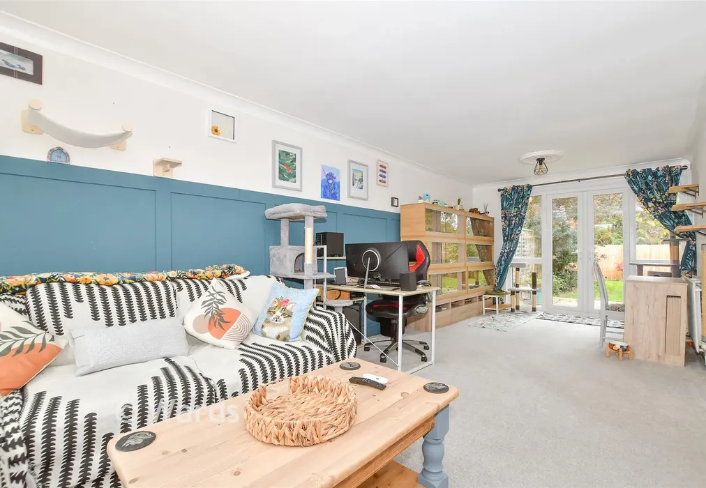 Lounge - Cogate Road, Paddock Wood, Tonbridge, Kent - Wards of Kent