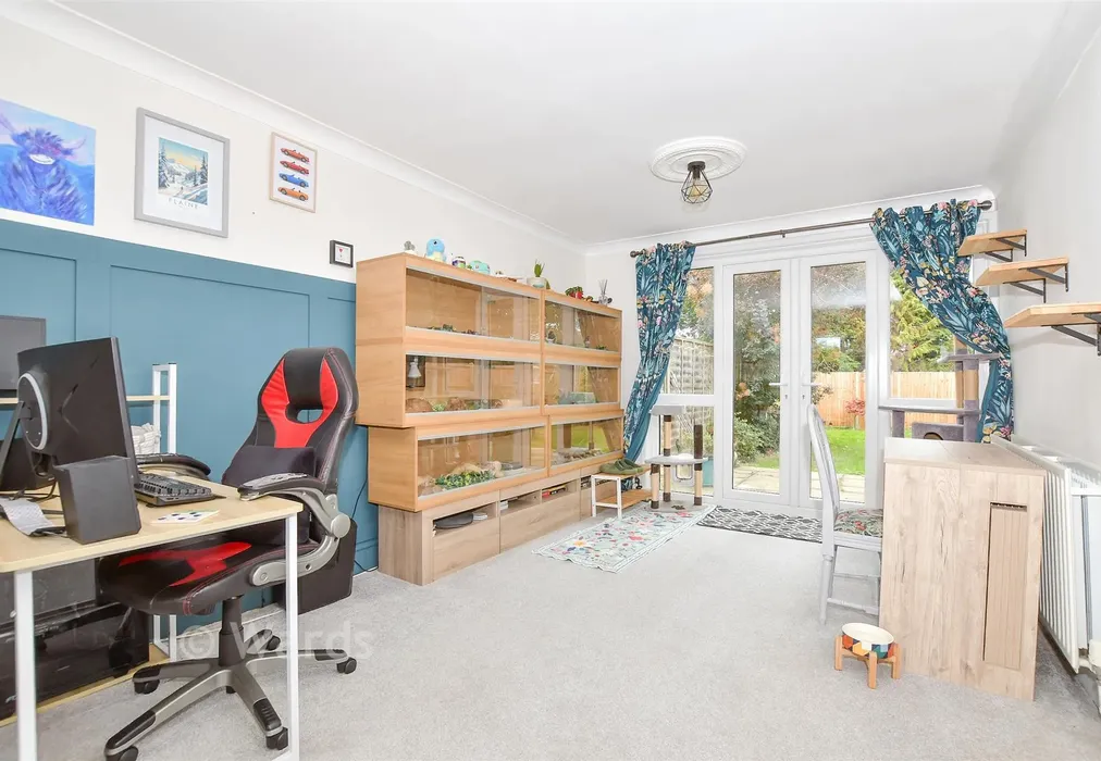Lounge - Cogate Road, Paddock Wood, Tonbridge, Kent - Wards of Kent