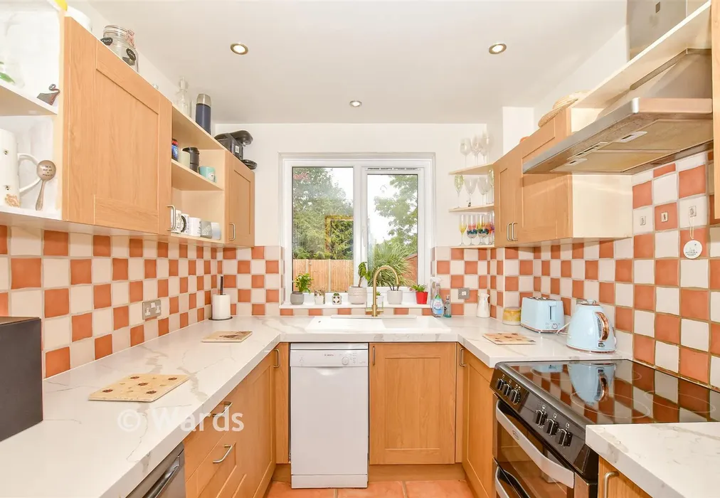 Kitchen - Cogate Road, Paddock Wood, Tonbridge, Kent - Wards of Kent