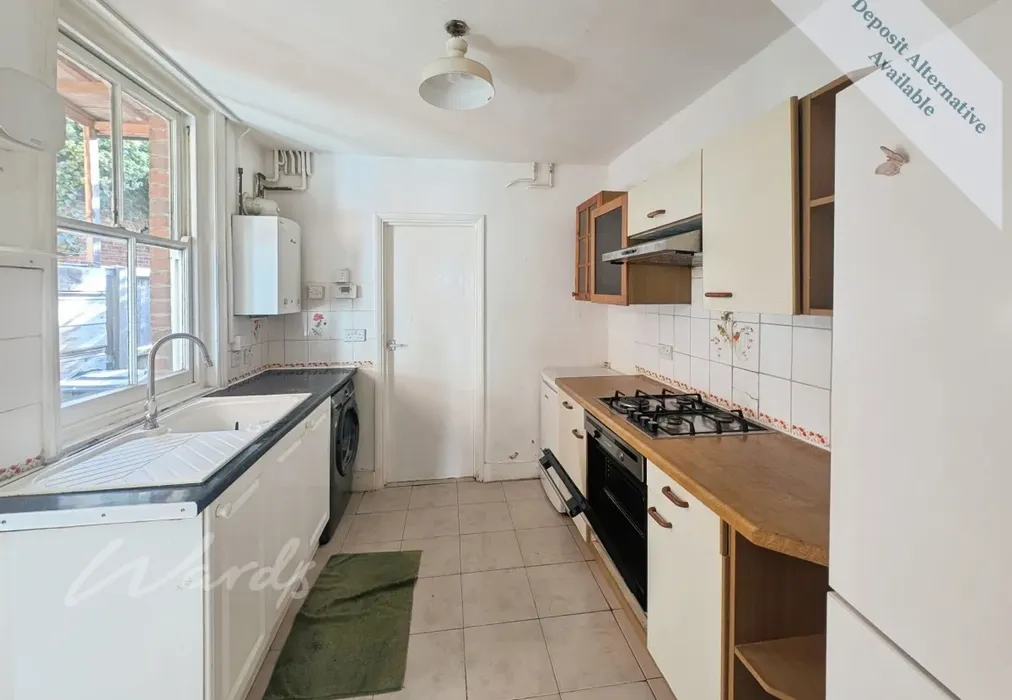 Kitchen - Kirbys Lane Canterbury CT2 - Wards of Kent