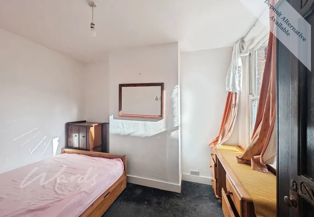 Bedroom - Kirbys Lane Canterbury CT2 - Wards of Kent