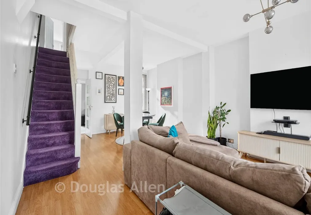 Internal Feature - Edgar Road, Chadwell Heath, Essex - Wards of Kent